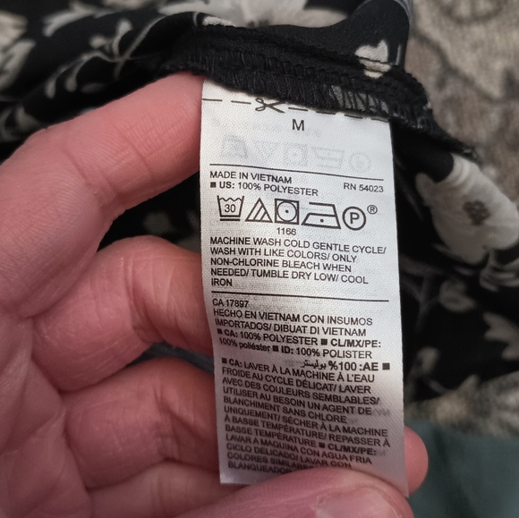 Old Navy Dark Cottage Top Medium Black Floral Ruffle Peasant Bohemian - Picture 7 of 10